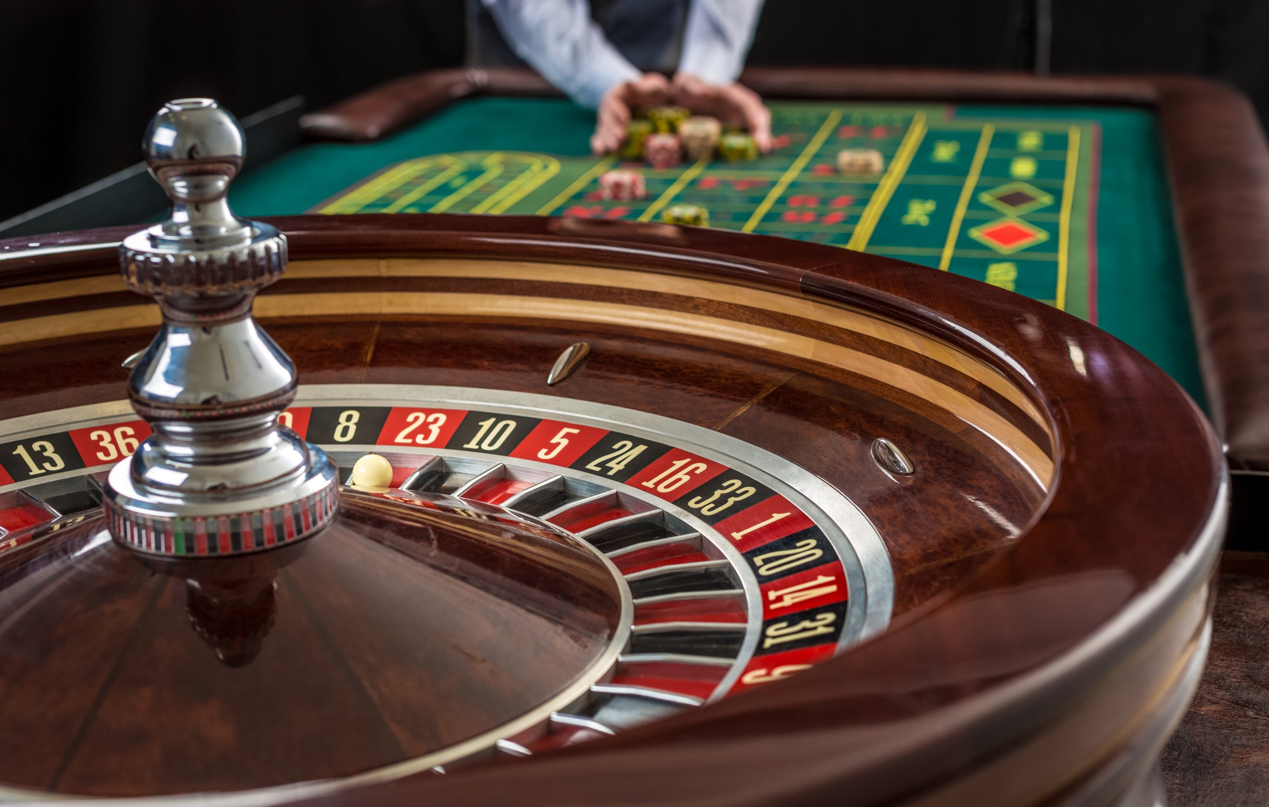 kkkjl slot game reels spinning on a mobile phone screen